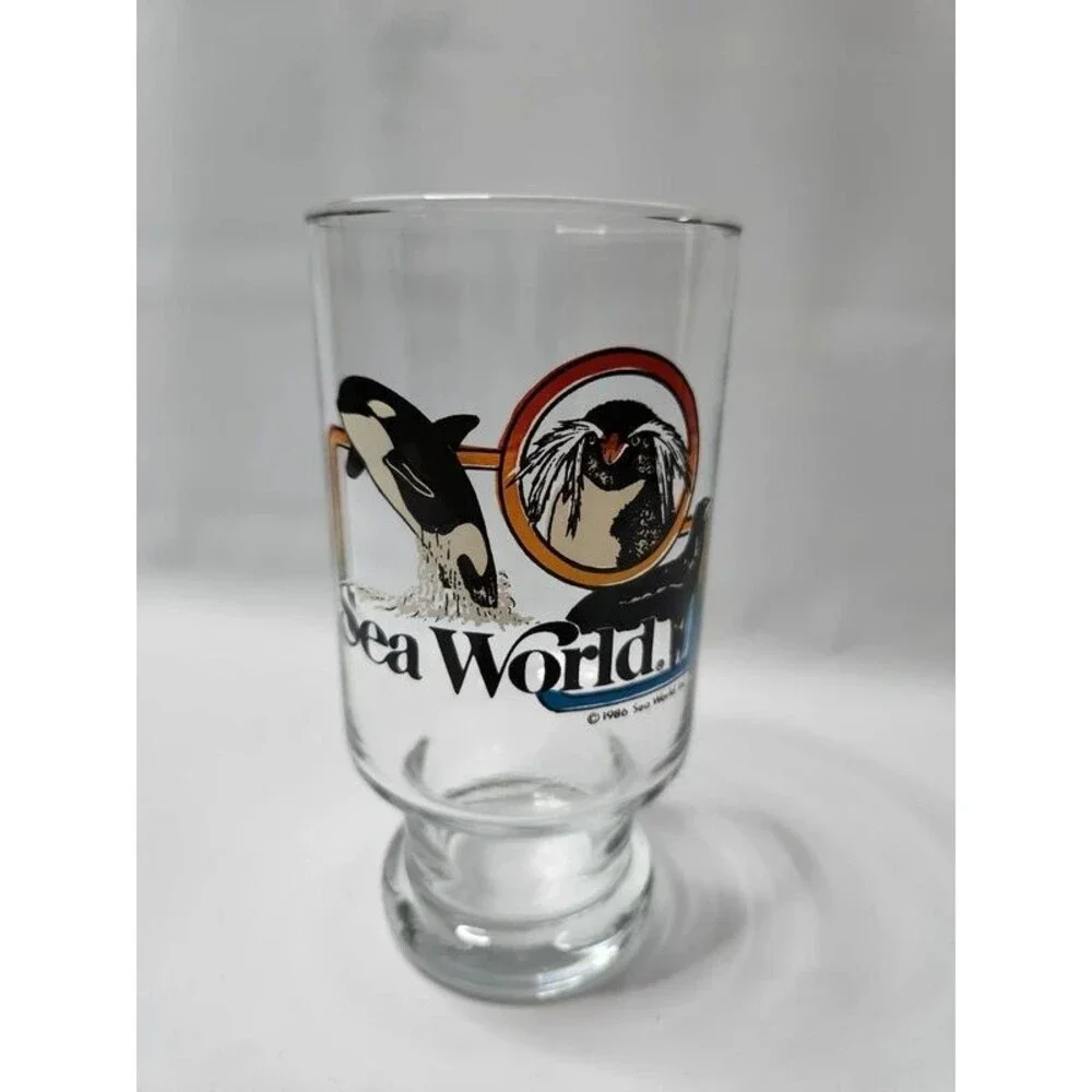 SeaWorld 1986 Vintage Glass Cup